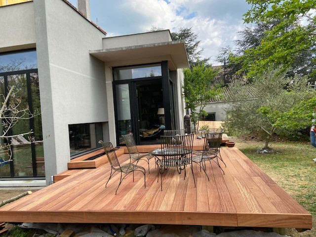 monter une terrasse en Tali avec un bassin aquatique