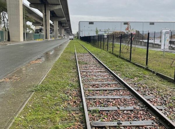 Debroussaillage lignes-trains Colas Rail - Aidlib entretien espaces verts entreprises syndics, bureaux, réseaux d'enseigne