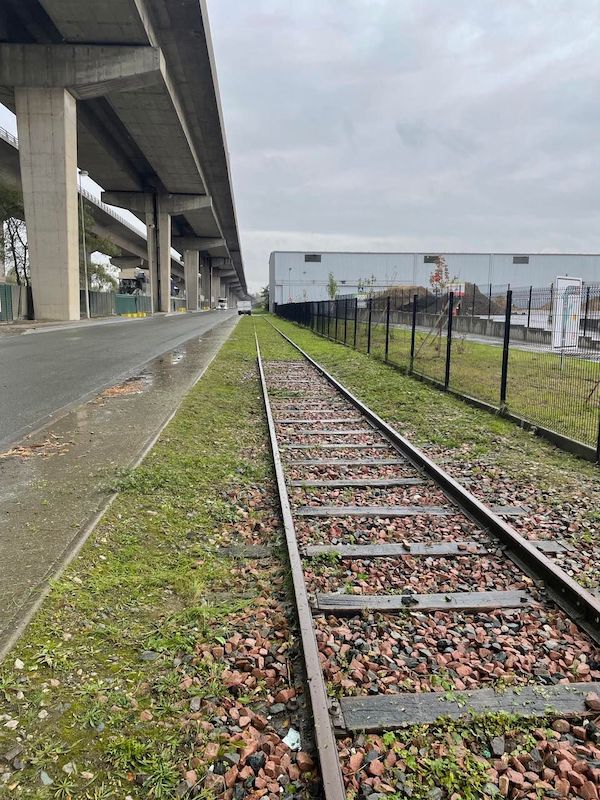 Debroussaillage lignes-trains Colas Rail - Aidlib entretien espaces verts entreprises syndics, bureaux, réseaux d'enseigne
